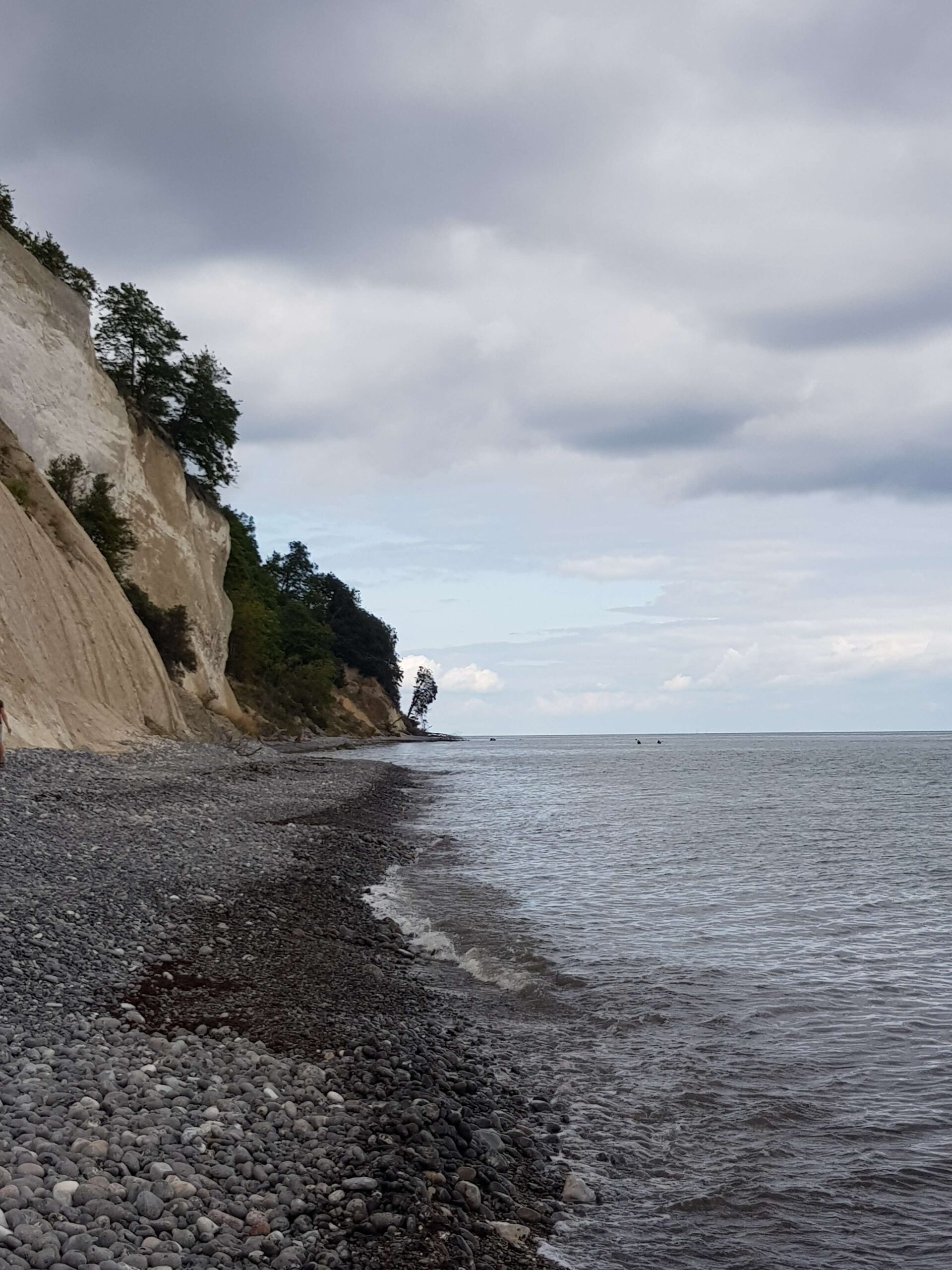 Zee met links krijtrots